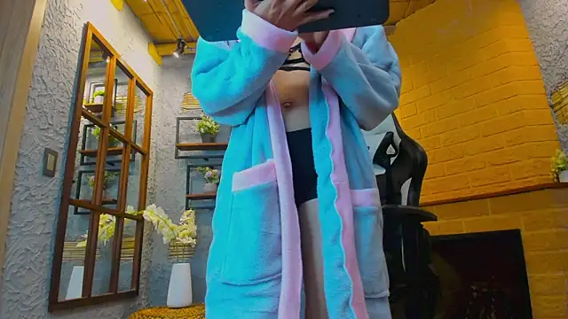 Amy_petitee's cam snapshot