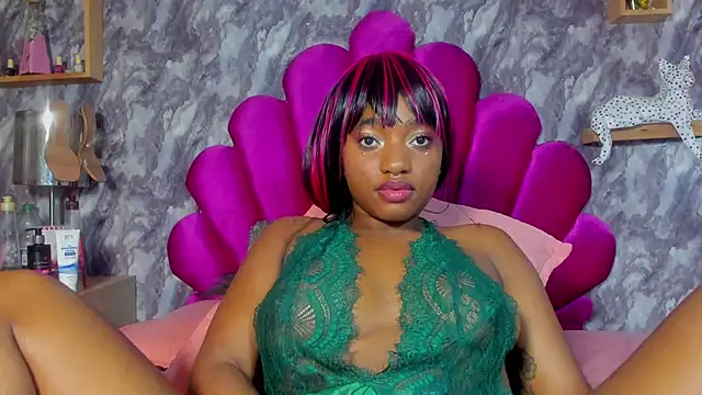 EMMAPARISS's cam snapshot