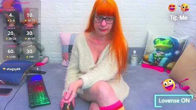 RedHousewife's cam snapshot