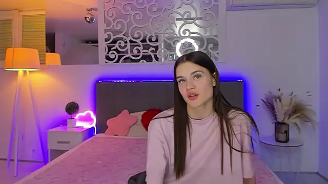 LuisaClover's cam snapshot