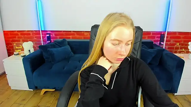 Alina_Blonde's cam snapshot