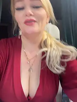 Sweet-blonde live sex cam