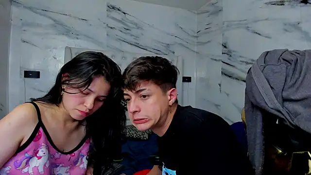 Ari_and_Storm's cam snapshot