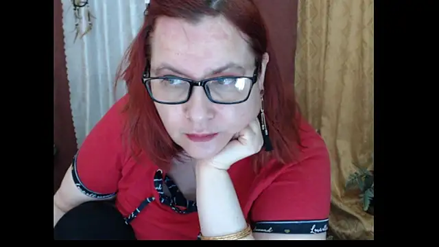 PlayfullMature's cam snapshot