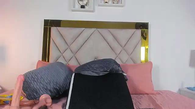 alana_hiltonn's cam snapshot