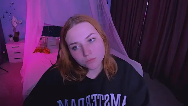 casey_meow_'s cam snapshot