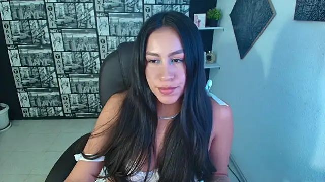 EmiGomez_'s cam snapshot