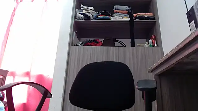 nicolle_milf1978's cam snapshot