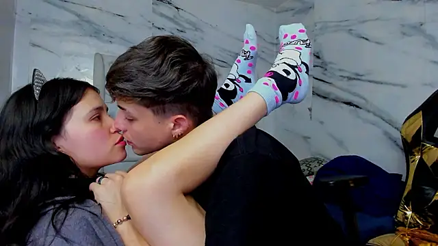 Ari_and_Storm's cam snapshot