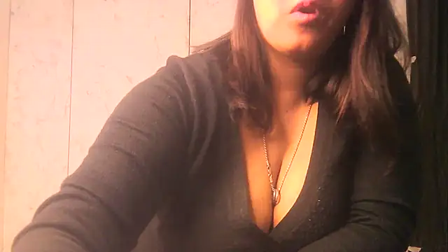 URs_RIYA's cam snapshot