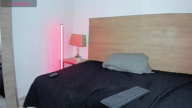 HollyGrey_'s cam snapshot