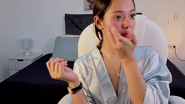 sara_sharma_'s cam snapshot