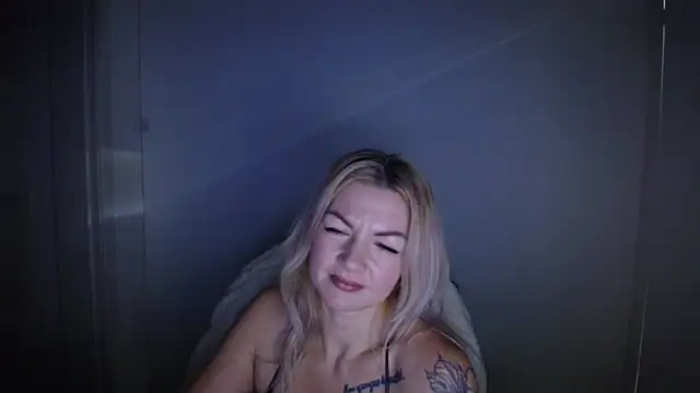 Madonna_Fire's cam snapshot