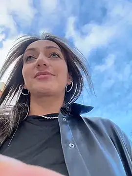 Ninabigtitied's cam snapshot