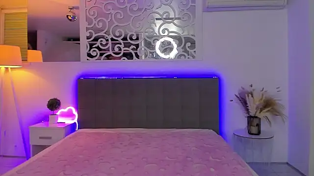 LuisaClover's cam snapshot