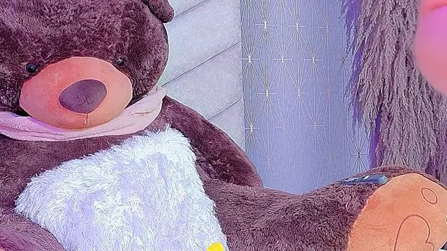 CARO_ADAMS1's cam snapshot