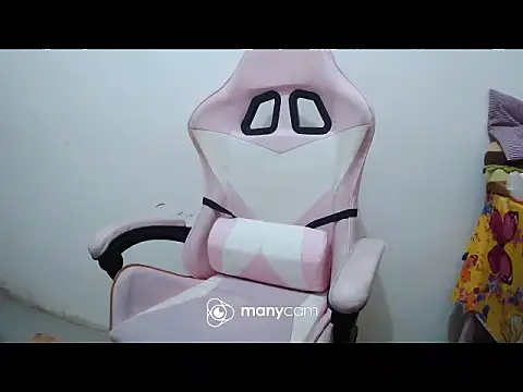 hottiemama69's cam snapshot