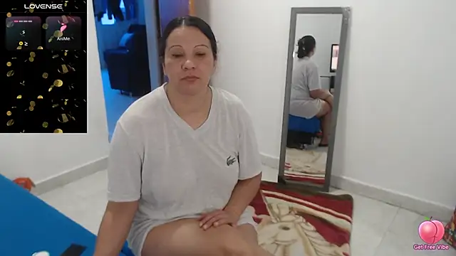 Laura_fox1's cam snapshot