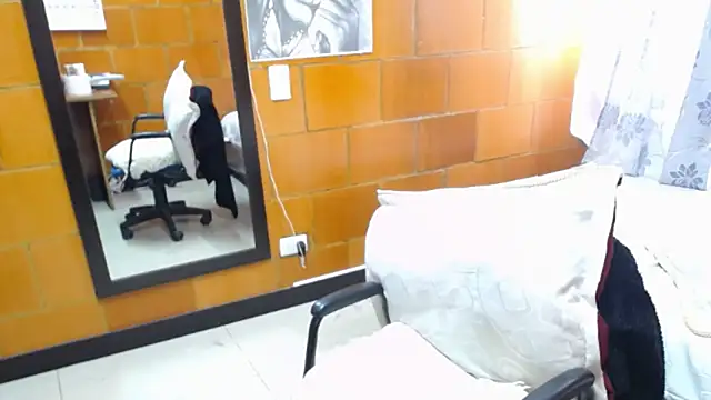 charlote_temple's cam snapshot