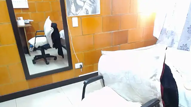 charlote_temple's cam snapshot