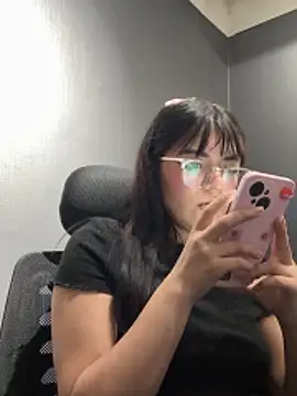 AngieRousse_'s cam snapshot