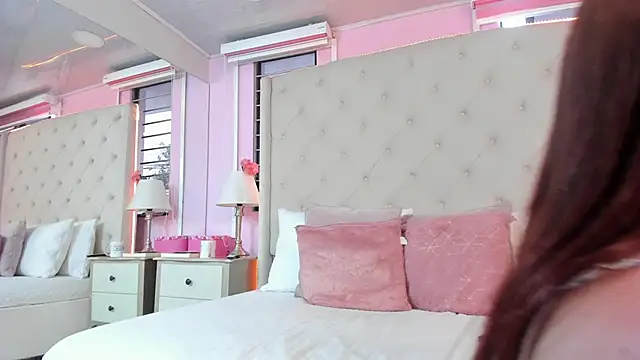 scarlett_leblanc_'s cam snapshot