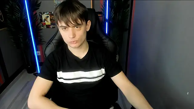 AlejandroEllias live sex cam