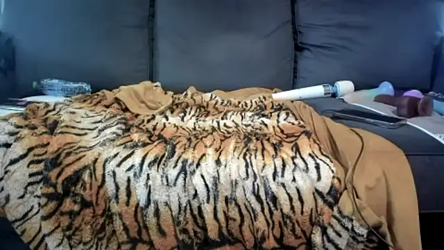 kinkykortney's cam snapshot