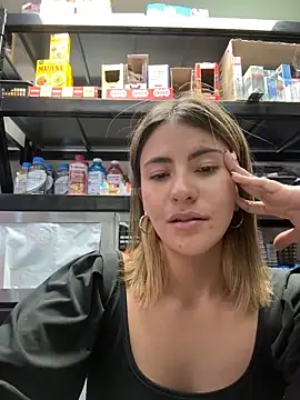 Andrea_19blonde live sex cam