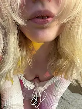 LovelyMiu's cam snapshot