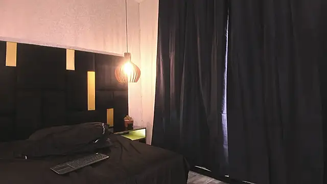 Lucio__Fox live sex cam