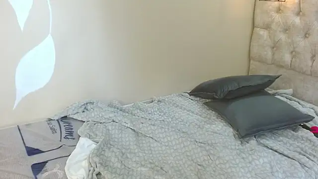 LiaMonroee_'s cam snapshot