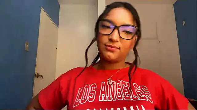 EstelleSchmeichel's cam snapshot