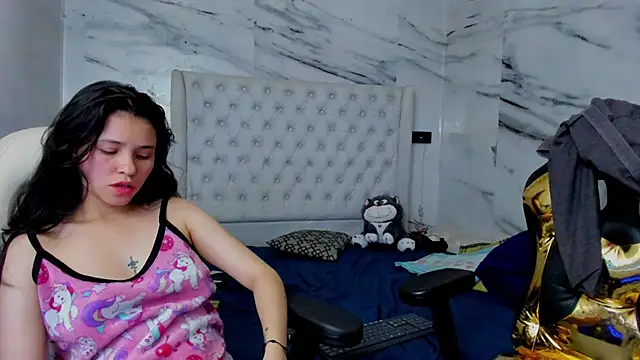 Ari_and_Storm's cam snapshot