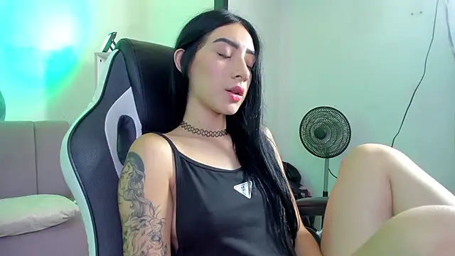 AlliceCopper's cam snapshot