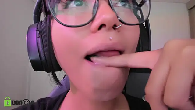 alice-rausing's cam snapshot