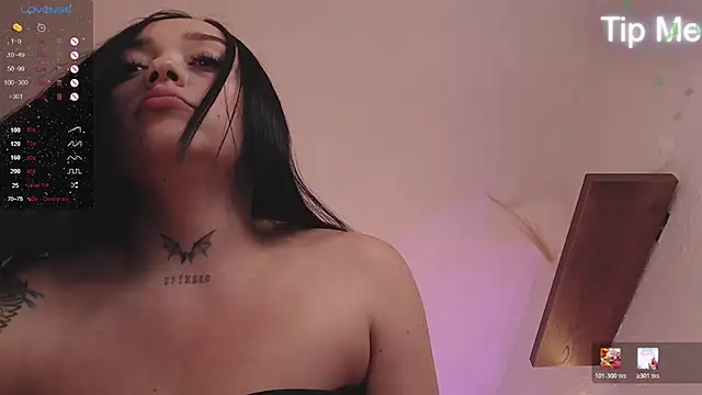 ViolettaHotLatin_'s cam snapshot