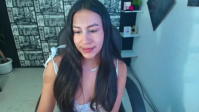 EmiGomez_'s cam snapshot