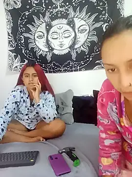 emily_n_abby's cam snapshot