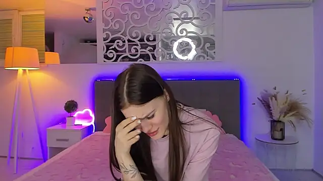 LuisaClover's cam snapshot