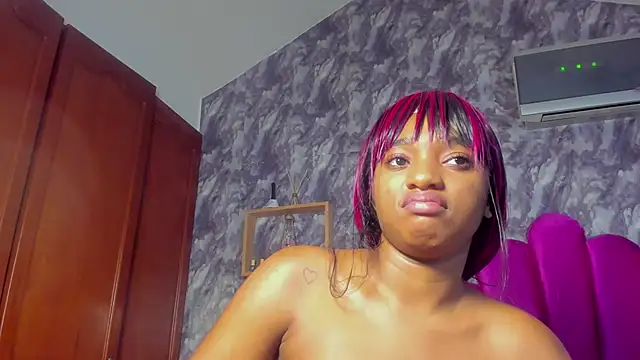 EMMAPARISS's cam snapshot