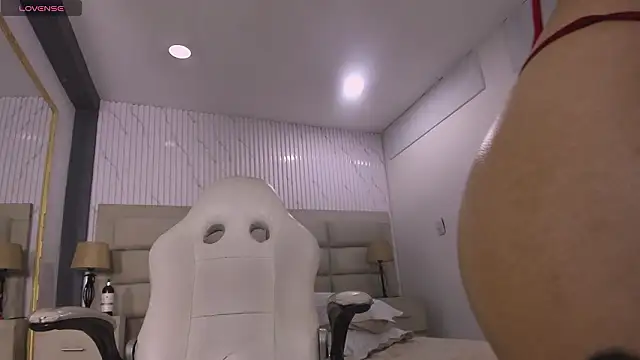 NaomiFrost's cam snapshot