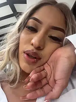 MystiqueXXX's cam snapshot