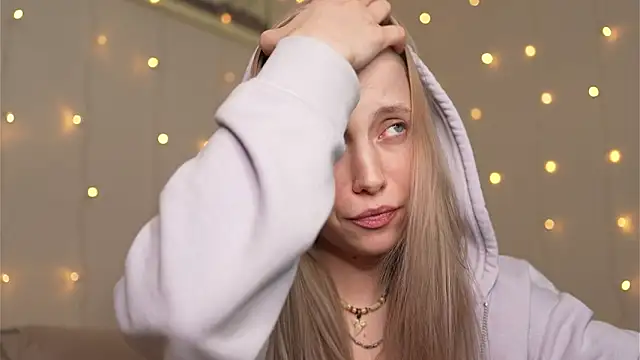 Appr0ved_'s cam snapshot