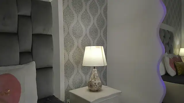 liz_rouse_'s cam snapshot