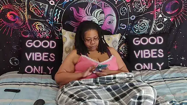 RENAESPLEASUREPALACE's cam snapshot