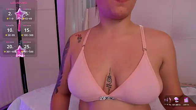 alaia_greyy's cam snapshot