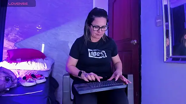 Agatha_Pleasure's cam snapshot