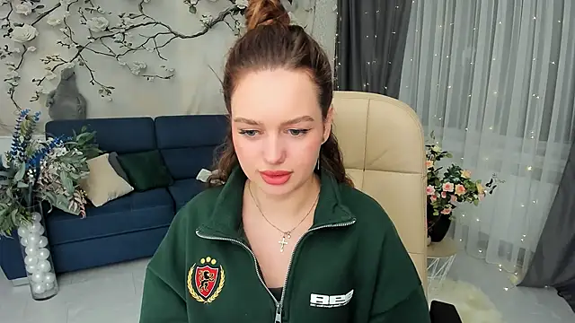 MiracleCurly live sex cam