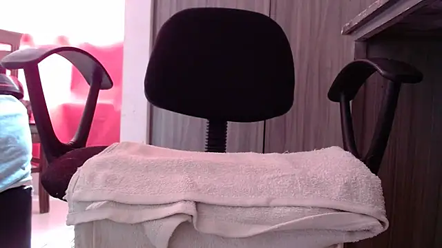 nicolle_milf1978's cam snapshot